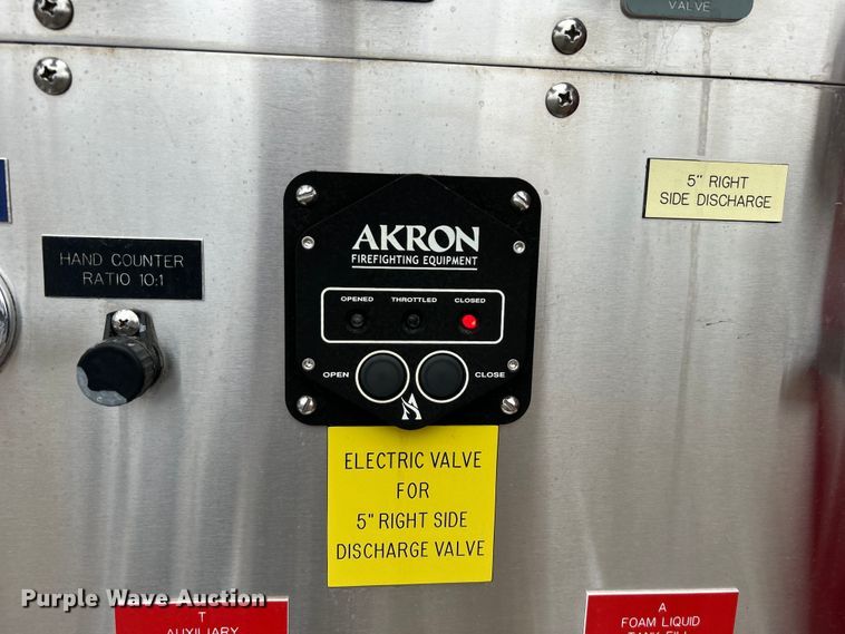 image for item EG1290 1993 International  4900 pumper fire truck