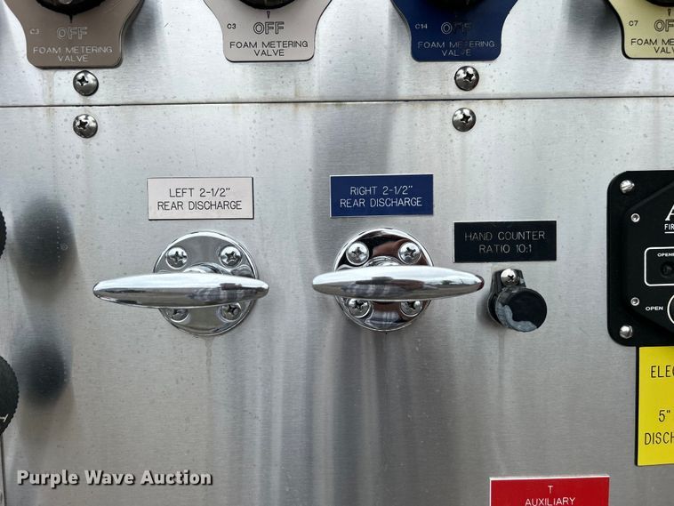 image for item EG1290 1993 International  4900 pumper fire truck