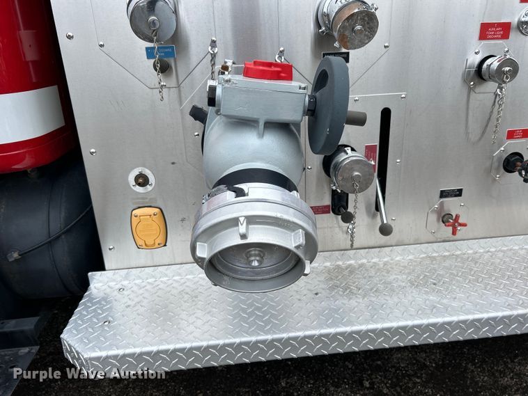 image for item EG1290 1993 International  4900 pumper fire truck