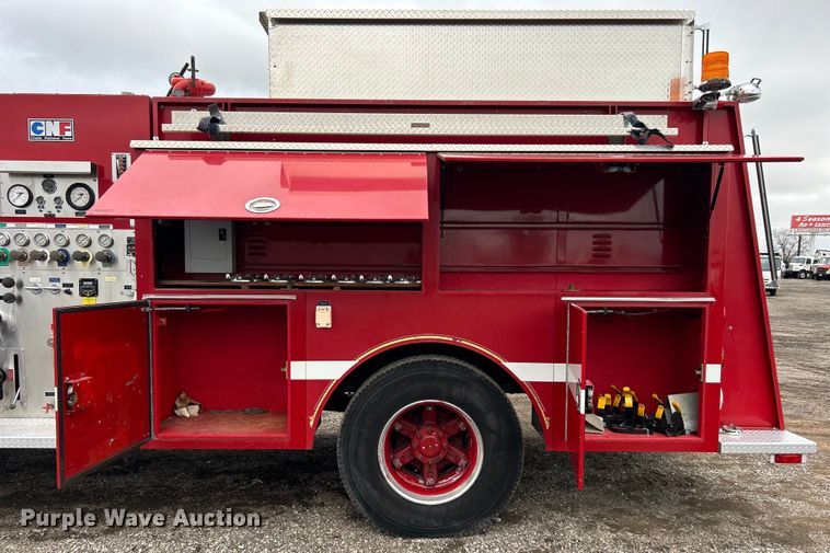 image for item EG1290 1993 International  4900 pumper fire truck