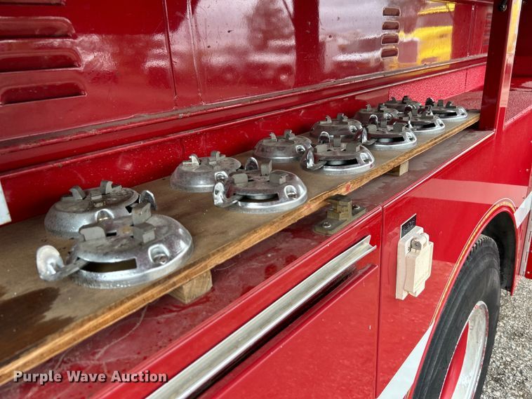 image for item EG1290 1993 International  4900 pumper fire truck