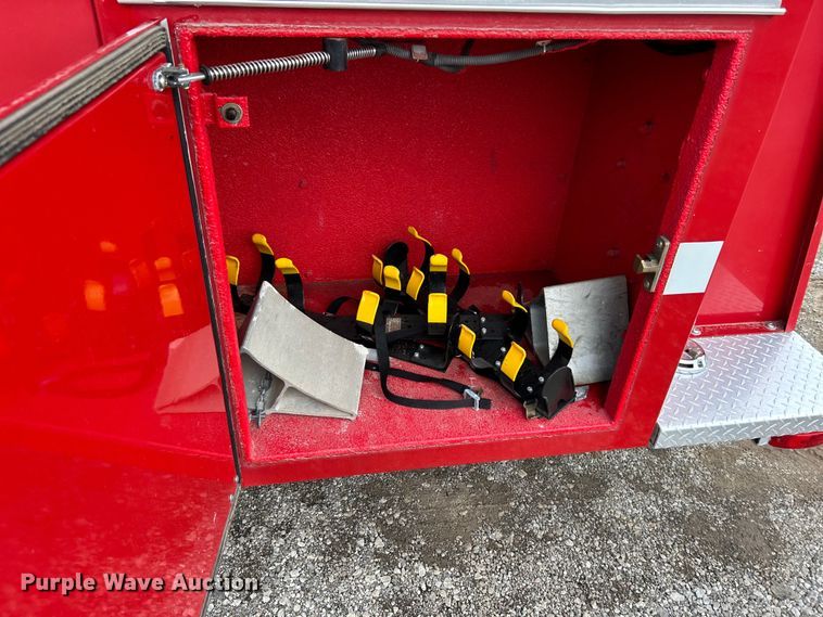 image for item EG1290 1993 International  4900 pumper fire truck