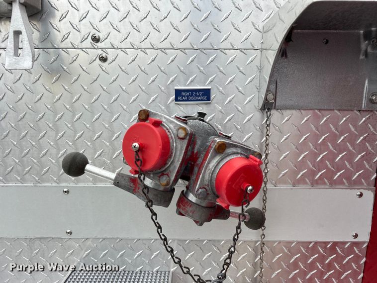 image for item EG1290 1993 International  4900 pumper fire truck