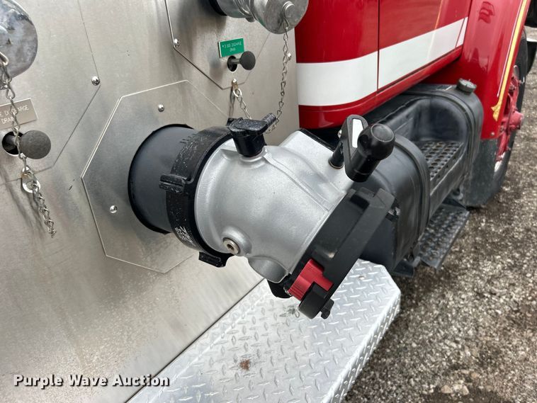 image for item EG1290 1993 International  4900 pumper fire truck