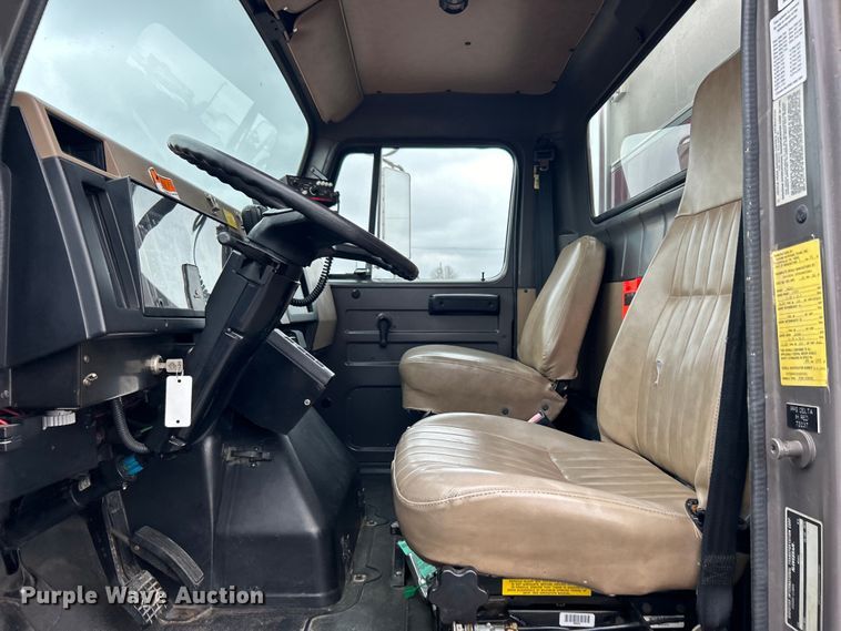 image for item EG1290 1993 International  4900 pumper fire truck