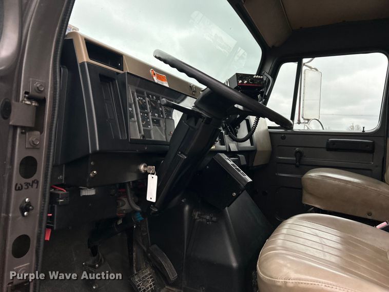 image for item EG1290 1993 International  4900 pumper fire truck