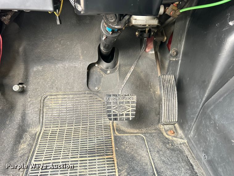 image for item EG1290 1993 International  4900 pumper fire truck