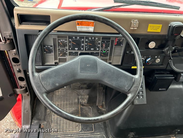 image for item EG1290 1993 International  4900 pumper fire truck