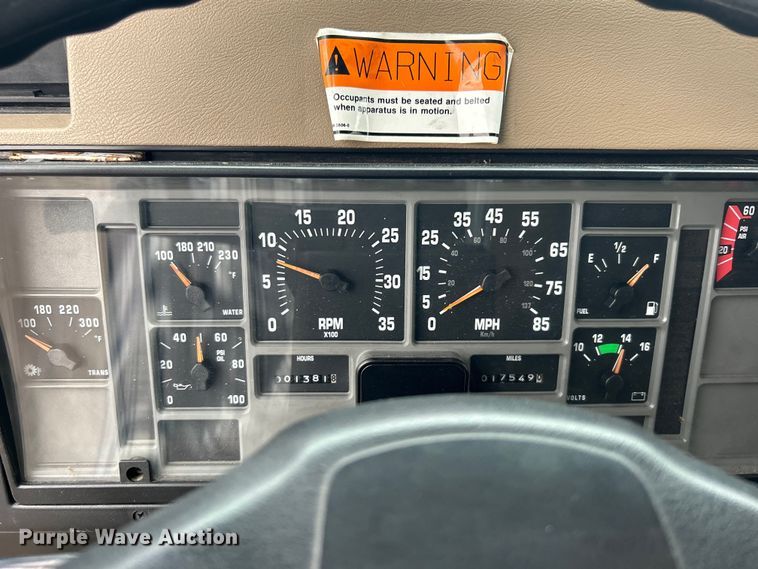 image for item EG1290 1993 International  4900 pumper fire truck