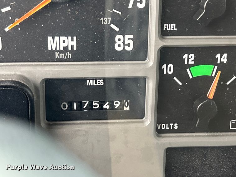 image for item EG1290 1993 International  4900 pumper fire truck