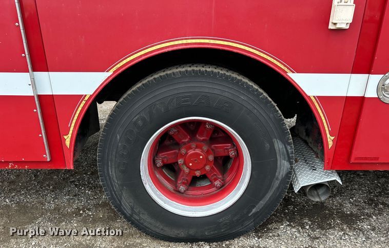 image for item EG1290 1993 International  4900 pumper fire truck