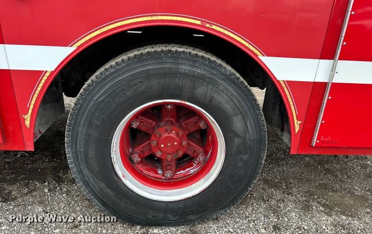 image for item EG1290 1993 International  4900 pumper fire truck