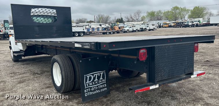 image for item EG1296 2005 GMC C5500 flatbed truck