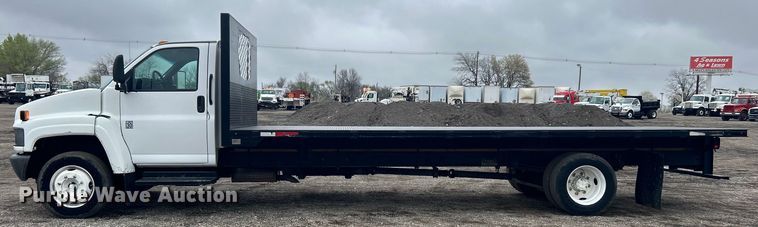 image for item EG1296 2005 GMC C5500 flatbed truck