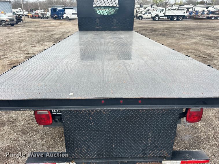 image for item EG1296 2005 GMC C5500 flatbed truck