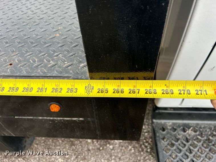 image for item EG1296 2005 GMC C5500 flatbed truck