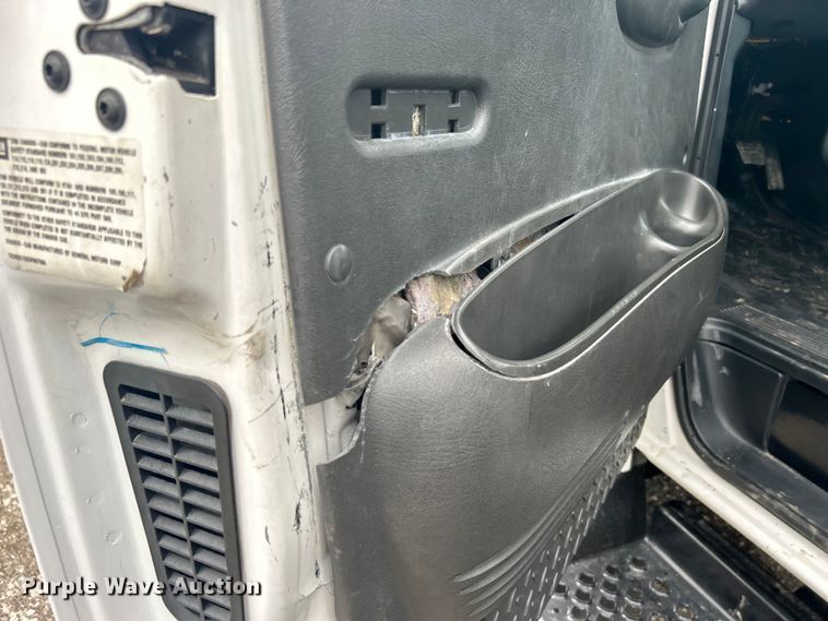 image for item EG1296 2005 GMC C5500 flatbed truck