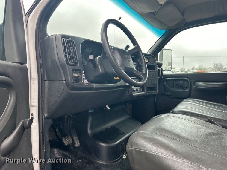 image for item EG1296 2005 GMC C5500 flatbed truck