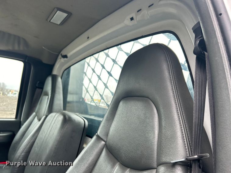 image for item EG1296 2005 GMC C5500 flatbed truck