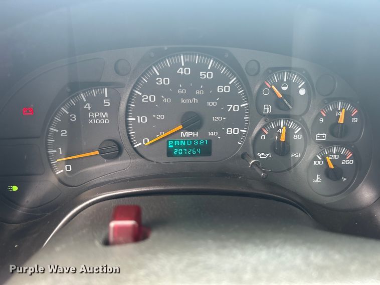 image for item EG1296 2005 GMC C5500 flatbed truck