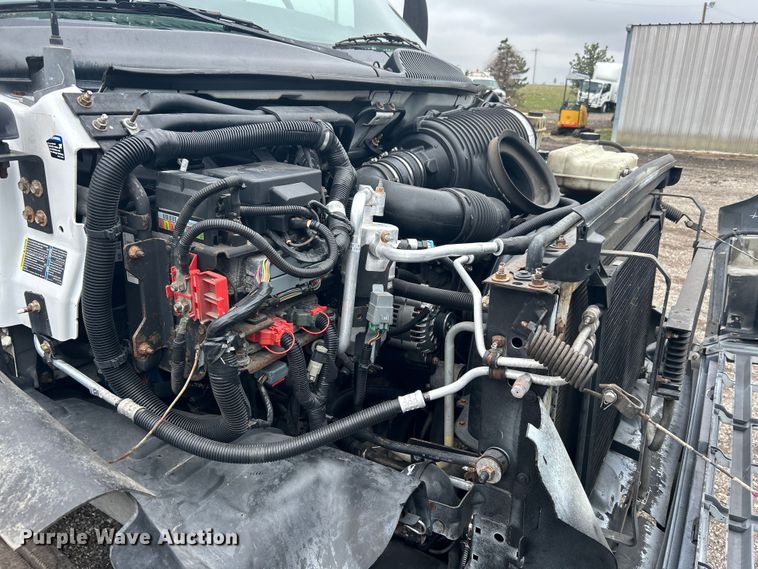 image for item EG1296 2005 GMC C5500 flatbed truck