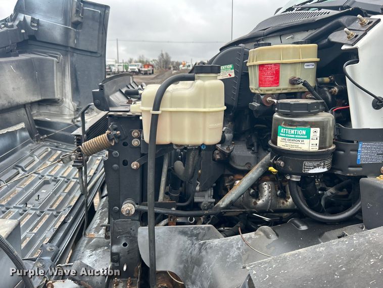 image for item EG1296 2005 GMC C5500 flatbed truck