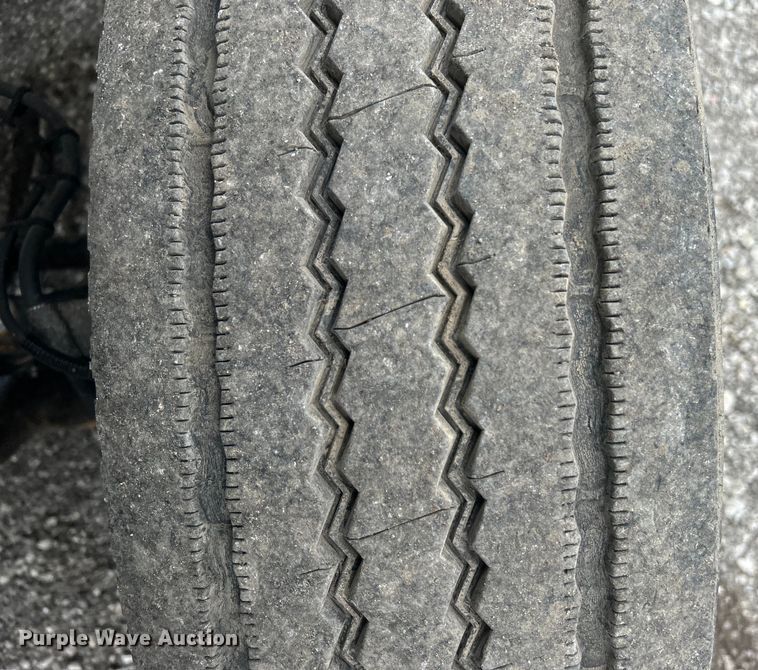 image for item EG1296 2005 GMC C5500 flatbed truck