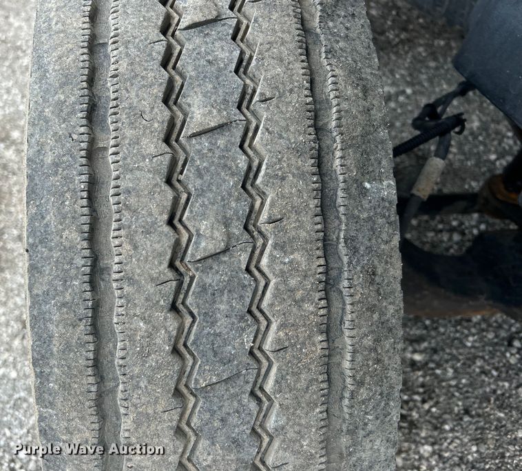 image for item EG1296 2005 GMC C5500 flatbed truck