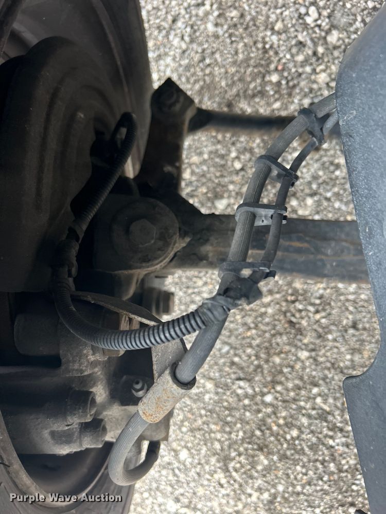 image for item EG1296 2005 GMC C5500 flatbed truck