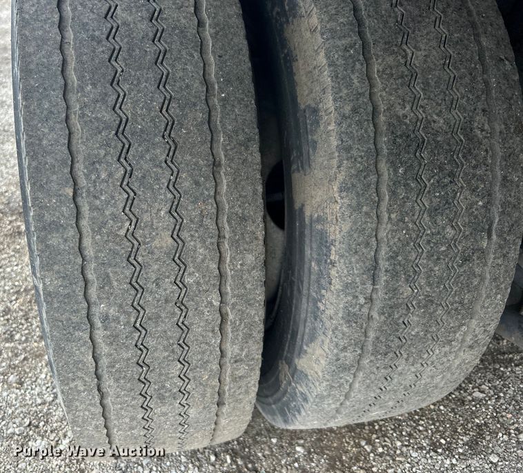 image for item EG1296 2005 GMC C5500 flatbed truck