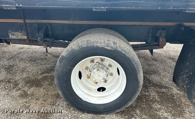 image for item EG1296 2005 GMC C5500 flatbed truck