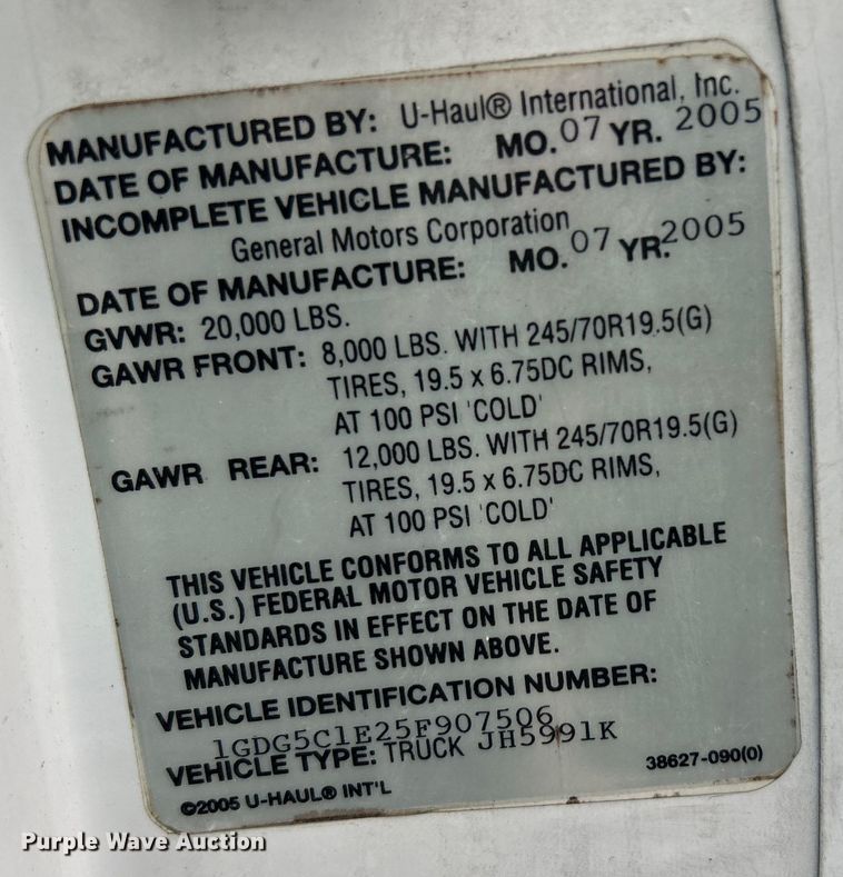 image for item EG1296 2005 GMC C5500 flatbed truck