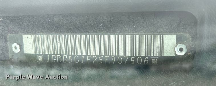 image for item EG1296 2005 GMC C5500 flatbed truck