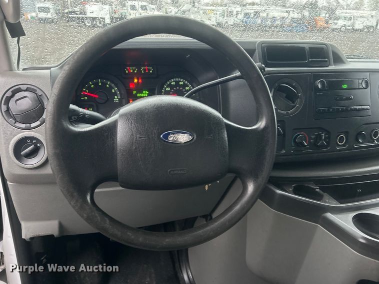 image for item EG1304 2010 Ford E450 box truck