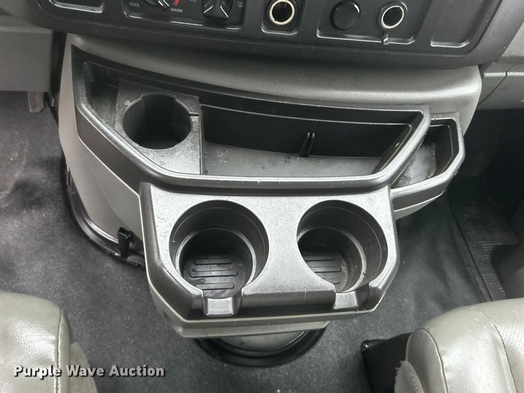 image for item EG1304 2010 Ford E450 box truck