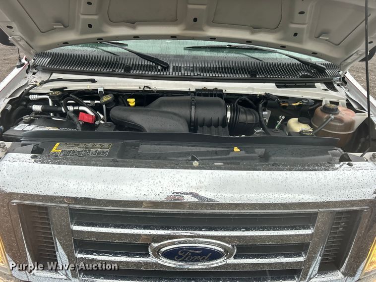 image for item EG1304 2010 Ford E450 box truck