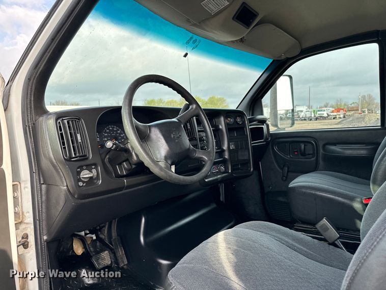 image for item EG1308 2007 Chevrolet  C4500 box truck