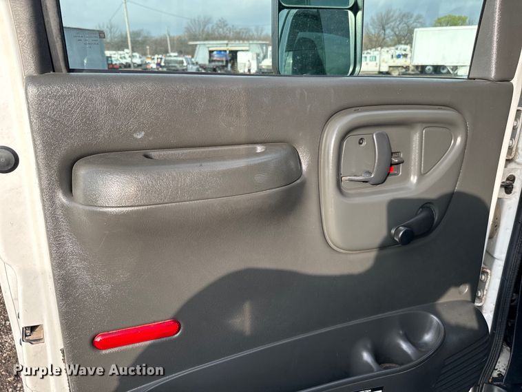 image for item EG1308 2007 Chevrolet  C4500 box truck