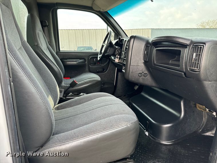 image for item EG1308 2007 Chevrolet  C4500 box truck