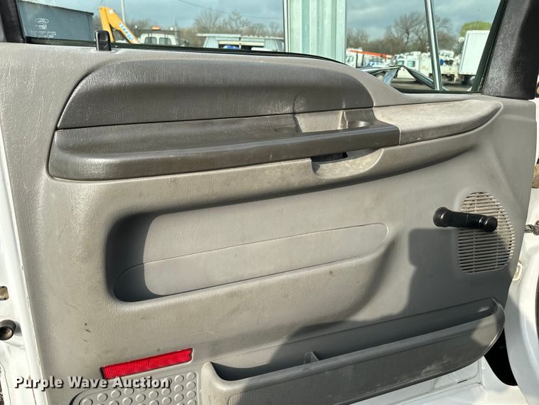 image for item EG1309 2008 Ford F650 Super Duty flatbed truck