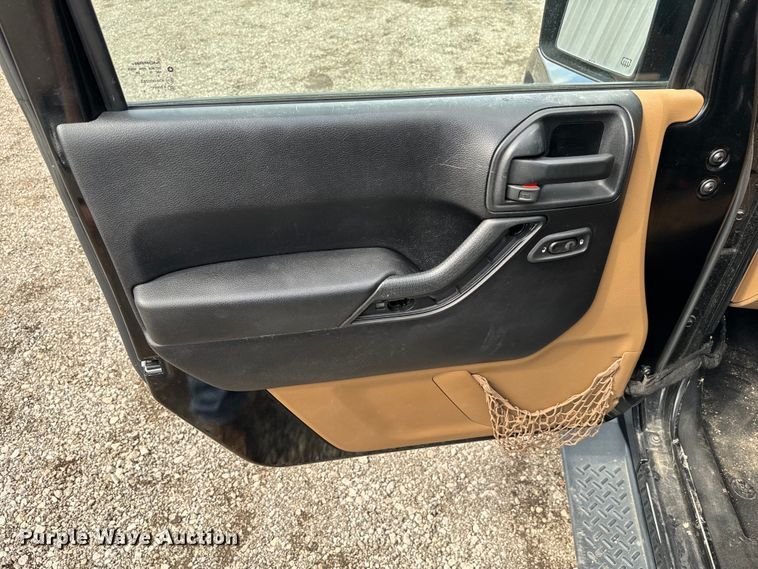 image for item EG1315 2014 Jeep Wrangler Unlimited  SUV