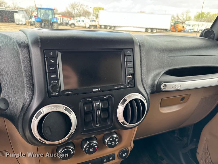 image for item EG1315 2014 Jeep Wrangler Unlimited  SUV