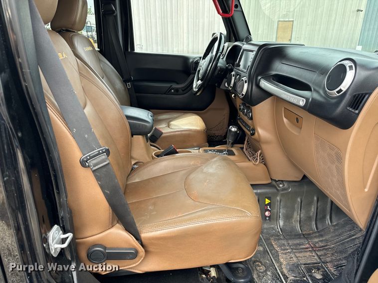 image for item EG1315 2014 Jeep Wrangler Unlimited  SUV