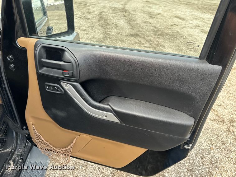 image for item EG1315 2014 Jeep Wrangler Unlimited  SUV