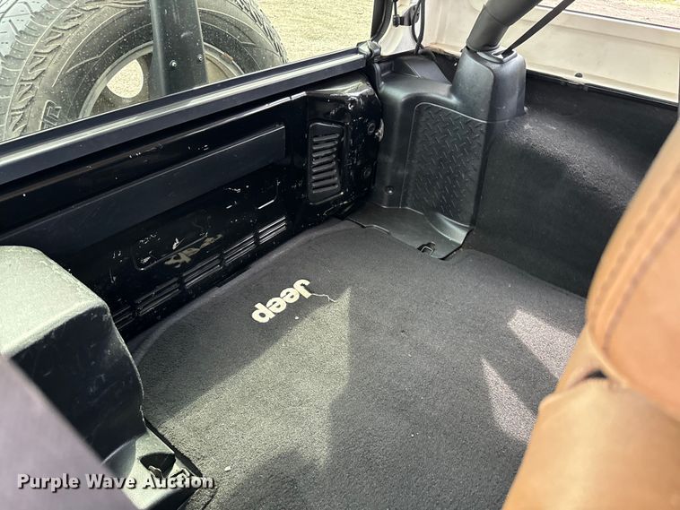 image for item EG1315 2014 Jeep Wrangler Unlimited  SUV