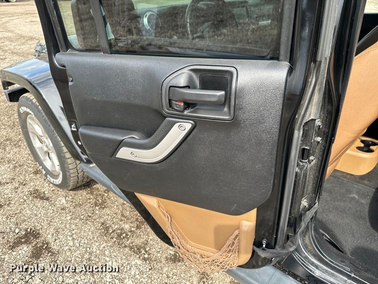 image for item EG1315 2014 Jeep Wrangler Unlimited  SUV