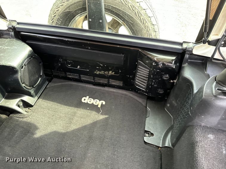 image for item EG1315 2014 Jeep Wrangler Unlimited  SUV