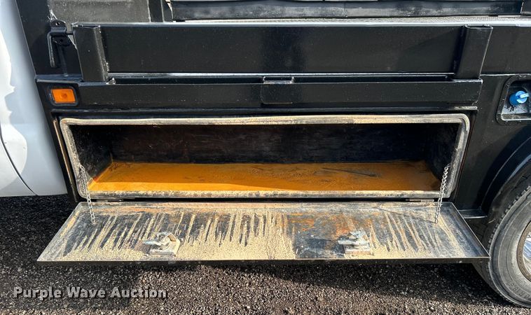 image for item EG1328 2011 Ford F550 Crew Cab flatbed truck