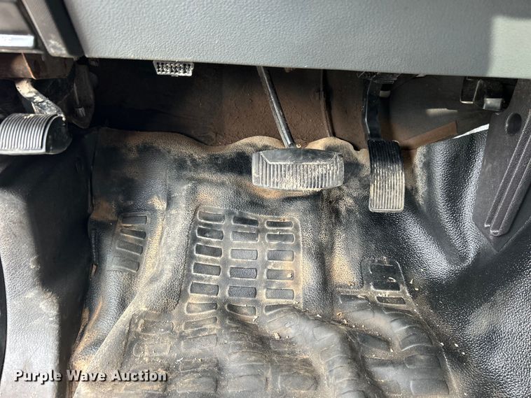 image for item EG1328 2011 Ford F550 Crew Cab flatbed truck