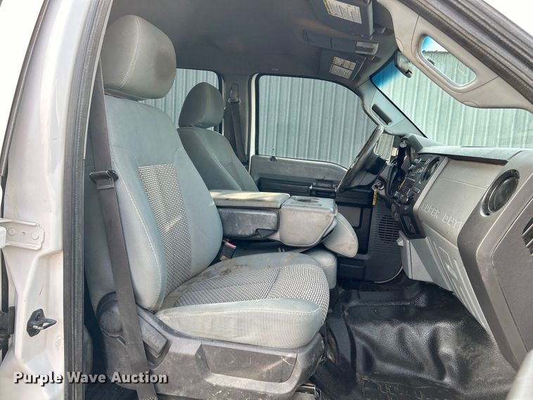 image for item EG1328 2011 Ford F550 Crew Cab flatbed truck